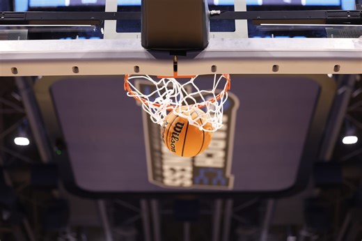 How many quarters in college basketball?