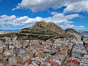 Santa Barbara Castle in Alicante: Lift, Foot or Car? & Tips - Alicante About