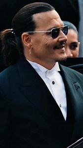 Cet homme, c’est Edward aux mains d’argent, Willy Wonka, le Chapelier fou… et le légendaire Jack Sparrow ⚔️. De son enfance chaotique à sa chute à Hollywood, en passant par son procès planétaire, voici l’histoire vraie de Johnny Depp. | Apprendavectonton