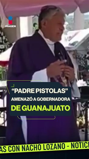 Durante una misa del Día de Muertos en #Michoacán, Alfredo Gallegos, conocido como el
