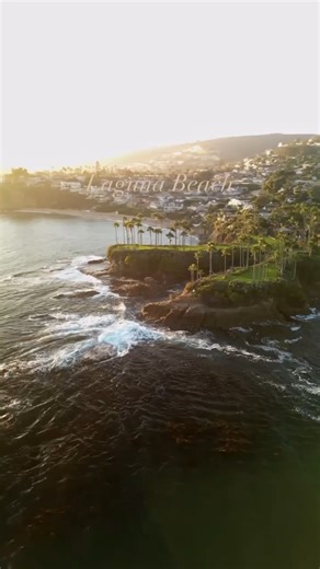 Nope, it’s not Hawaii—it’s Visit Laguna Beach! 🌴 Enjoy this bird’s-eye view of Laguna’s crashing waves and coastal cliffs. 🌊 Click here to learn more about this seaside town: https://bit.ly/491hvaq 📷 @the_photomgrapher | Visit California