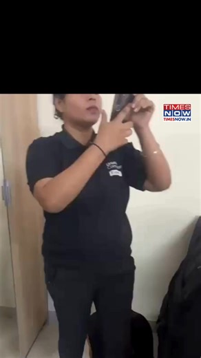 A video showing a heated altercation between an Urban Company therapist and a customer inside a home has gone viral on social media. The incident reportedly followed a dispute over a service appointment and is now under scrutiny. #ViralVideo #UrbanCompany #Mumbai | TIMES NOW