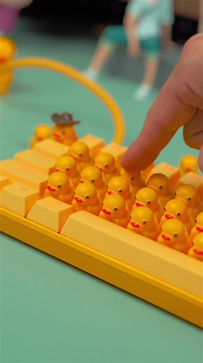 Unboxing a Keyboard with Built-in Duck Sounds