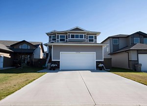 OUTSTANDING 2338 sq. ft. 2 Storey Home Features a MASSIVE BONUS Room...