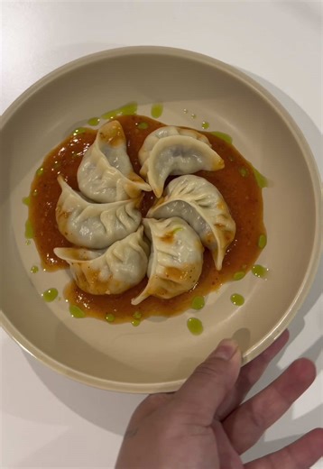 Replying to @TwangKillah This has to be one of the dish which requires a lot of effort but trust me when it will all be worth it n honestly if you are masu momo party this is not your cup of tea For the acchar i just blended that tomato and chilli with some salt n garlic n some timmur forgot to film it. #iskusmomo #momo