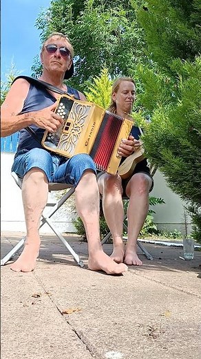 Irish Jig: SADDLE THE PONY 🐴 on button accordion and ukulele