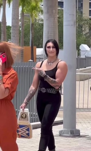 Dominik Mysterio 🤔 Peso Pluma with Rhea Ripley @Rhea Mami 🥵🕷 in Puerto Rico 🇵🇷 #wwe #wwepuertorico #dominikmysterio #pesopluma #rhea #rhearipley #fyp #backlash #choliseo #coliseopr #tiktokpuertorico #fyppuertorico #viral #badbunny #badbunnywwe #badbunnypr