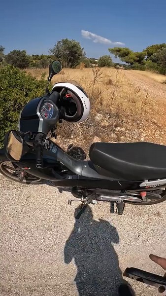 Roadtrip 170 χιλιομέτρων με μηχανάκι στο Πόρτο Χέλι