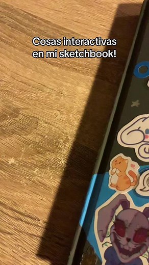 Sketchbook Interactivo y Arte Dibujado en Cuaderno