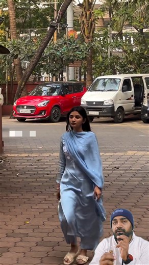 kanika mann arrives at arjun bijlani father-in-law prayer meet