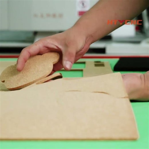 Cork vibrating knife cutting machine