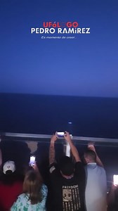 ¡INSOLITO! REAPARECEN LOS “OSNIS”🛸 EN MIAMI.🌴 @ufologopedroramirez Febrero 3 del 2024. Costas de Miami, Florida. Como si se tratara de una de las escenas de la película Cocoon, un OSNI se dejó ver y grabar por todos los pasajeros de un Yate que había partido de Miami a las Bahamas. El OSNI, extremadamente luminoso, realiza movimientos frente a los testigos muy cerca de la superficie, hasta desaparecer. Recordemos que esta, no es la primera ocasión que ocurre un incidente de este tipo en Miami,