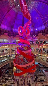 🎄Sotto la cupola, la magia torna a brillare! Il Grande Albero delle Galeries Lafayette Haussmann di Parigi vi incanterà con il suo spettacolo di luci e suoni ogni 30 minuti. 💫 Un incanto per grandi e piccini🥰 #galerieslafayette Galeries Lafayette | Explore France