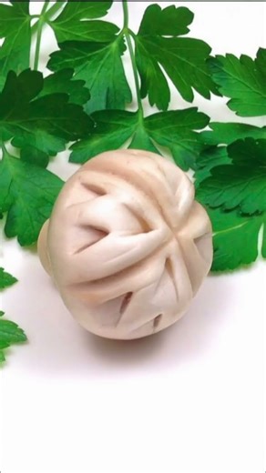 2 Easy Veggie Garnishes to Level Up Your Plates! 🍄🌿😍