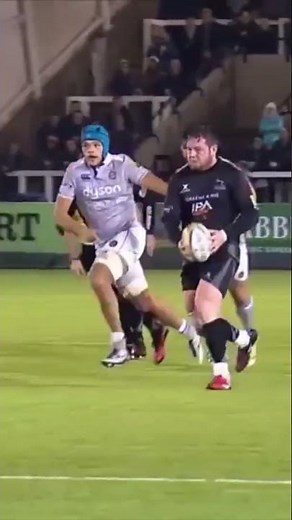 140kg prop tries chip & chase!