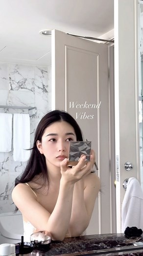 Rikako 💗 on Instagram: "Getting ready with me today! 💄✨ Playing with soft pinks and a little shimmer—feels like we’re hanging out together while I do my makeup! 💕 Who else loves that cozy ‘me time’ moment? 😘顔が真剣すぎw"