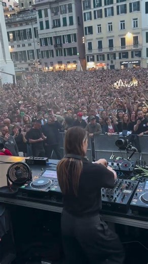 Charlotte de Witte LIVE in Genova 🤯 Crowd Goes CRAZY
