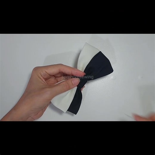 Hair bow tutorials | bow accessories diy | fabric bow how to #craft #handmade #accessories #fblifestyle #bows #bowaccessories #bowstyle #bowforhair #bowmaking #handmadehairbows #hairaccessories #sewing #somhomsewing | somhomsewing