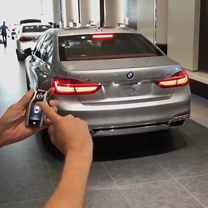 1.5M views · 11K shares | When the parking lot is too tight, park your car with your key. Find out more: chdr.tv/bmw7s1162 | cheddar news | Facebook