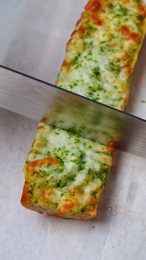 Garlic is love. Garlic is life. Welcome to my new series! In this 7-part journey, I'll be showing you some awesome ways to use garlic, whether it's mixed with butter, cooked in olive oil, spread over crunchy bread, or brushed on top of fluffy buns. I hope you're as excited as I am for this series. Make sure to follow and join me to discover all the delicious possibilities 🧄🍞 #garlicbread #series #garlic #bread #fyp