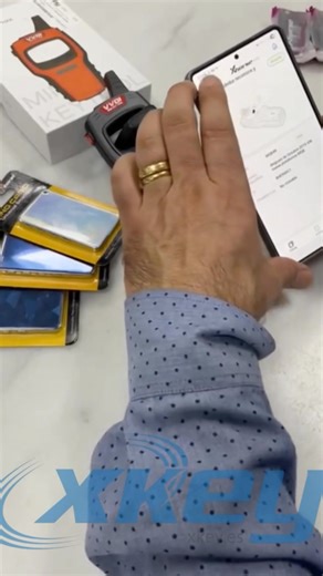 ¿Necesitas una herramienta compacta para clonar transponders y...