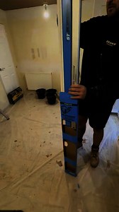 🎥 From Mix to Finish See the OX Pro Carbon Trowel in action for smooth, clean mixing and prep, followed by the OX Speedskim® gliding across for the perfect plaster finish. This is the essential combo for any plastering job. Watch now to see how you can elevate your finish and speed up your process! 💪 | OX Tools UK