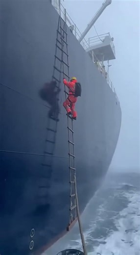 A Sailor’s Worst NIGHTMARE Caught on Film