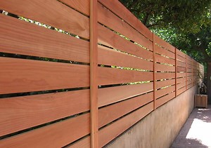 How to build a horizontal fence without a lot of effort?