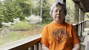 Phyllis Webstad, from the Stswecem’c Xgat’tem First Nation in British Columbia, had her orange shirt taken away at a residential school. Decades later, the founder of Orange Shirt Day visited a Wolastoqey school in Fredericton. Read more: www.cbc.ca/1.6872461 | Follow us: www.cbc.ca/nb