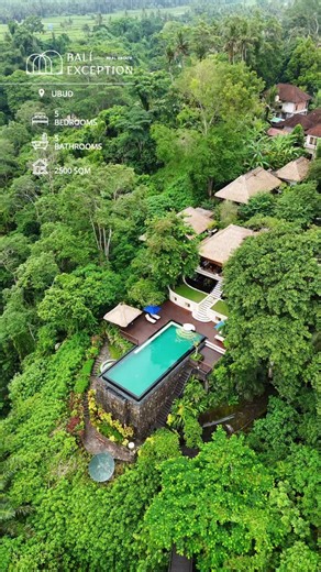 𝐅𝐑𝐄𝐄𝐇𝐎𝐋𝐃 | 𝐁𝐄-𝟐𝟔𝟒𝟗 𝐈𝐍𝐅𝐈𝐍𝐈𝐓𝐘 𝐏𝐎𝐎𝐋 𝟓 𝐁𝐃𝐑 𝐕𝐈𝐋𝐋𝐀 𝐈𝐍 𝐔𝐁𝐔𝐃 Located in a serene area of Ubud, just 10 minutes from the center, this elegant villa offers privacy, space, and comfort in a lush natural setting. Set on 2,500 sqm of land, the villa features five ensuite bedrooms, refined living and dining spaces, a fully equipped kitchen, and an additional indoor lounge — ideal for entertaining or relaxing. The outdoor area opens onto a stunning infinity pool with ga