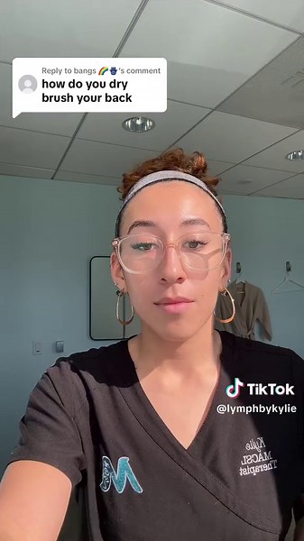 Replying to @bangs 🌈🪬 great question! Its best to get a dry brush with a detachable handle. Remember to increase circulation in the pathways and finish your final strokes towards the heart. You can go horizontal across the back too. More dry brushing videos coming your way! #fyp #MACSL #drybrushing #lymphaticdrainage #detox #lymphaticresults #lymphadema #postoplymphatics #circulatorysupport #lymphaticsupport #immunity #immunesystemhealth #westla #holistic #autoimmune #brentwood #breastcancer #