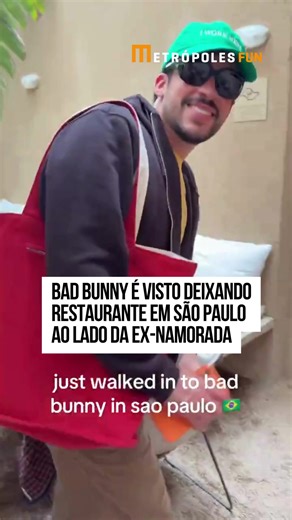 Bad Bunny foi flagrado deixando um restaurante em São Paulo ao lado da ex-namorada, Gabriela Berlingeri. Nas últimas semanas, rumores apontam que os dois teriam se reconciliado e retomado o relacionamento. O casal viveu um romance marcado por idas e vindas. Eles se conheceram em 2017, em Porto Rico, e assumiram o namoro publicamente três anos depois. O cantor desembarcou em São Paulo para dois shows que já entram para a história antes mesmo da abertura dos portões do estádio. As apresentações ac