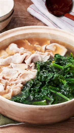 暑い日だから食べたい！ほうれん草の常夜鍋🥬🔥 インパクト強めタイトル* 「真夏でも箸が止まらない常夜鍋」* 「深夜に食べる罪深いほうれん草鍋」* 「暑いのに逆にハマる無限鍋」* 「にんにく香る