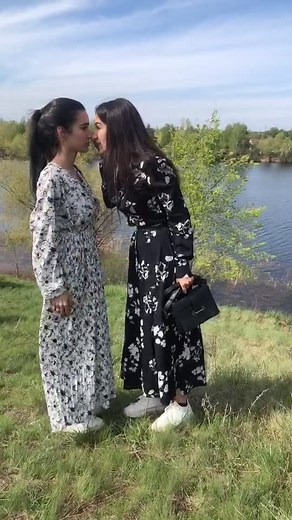 Outdoor Fashion Moments by the Water