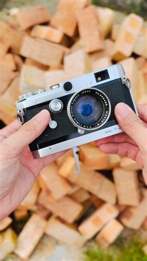 The Shutter on Instagram: "Canon VT deluxe A piece of 1950s engineering that still feels satisfying today. The Canon VT Deluxe brought pro-level features to Canon’s early rangefinders: trigger wind, 1/1000s shutter, quiet operation, and that unmistakable brass weight. #canon #canonvtdeluxe #leica"