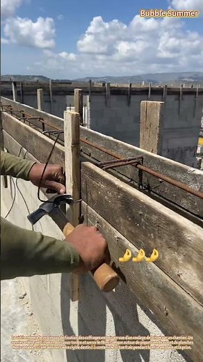 Fixation des coffrages : attacher des coffrages en bois pour béton à l'aide de fils métalliques
