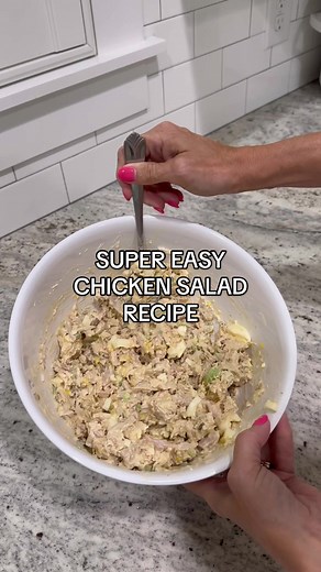 🥘SUPER EASY CHICKEN SALAD RECIPE you guys have to try it!!!! We love this recipe for summer. (recipe below 👇) 🗒️ EASY CHICKEN SALAD RECIPE: 1. Toss about 1 lb rotisserie chicken, 3 diced celery stalks, 3 diced boiled eggs, 2 tsp onion powder, 2 tsp cayenne pepper, 2 tbsp sweet relish, & 2 1/2-3 tbsp of mayo into a bowl and mix together. Add salt & pepper to taste plus any extra of the ingredients above to taste or your preferred consistency. 2. We eat our chicken salad on ritz crackers, sour