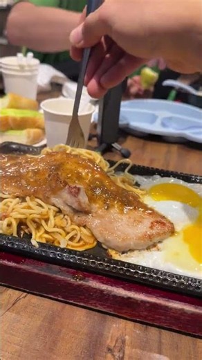 #foodvlog Taiwan's Sizzling Pork Chop Steak Is Hard to Ignore.