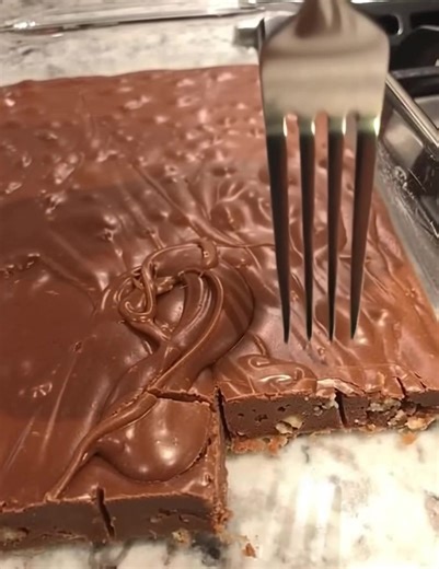 160K views · 774 reactions | This super delicious fudge really does take just 5 minutes to prepare. It can be served as a side dish at home or made for those events that gather lots of family and friends around. **Must express something to keep getting my recipes.... Thank you Recipe in (c.o.m.m.e.n.t ). | Daily Recipes | Facebook