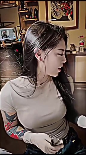 Anyone want a tattoo 😁 #ladystattoo #douyin抖音 #chinesegirl #tattoo #xuhuong #xuhuongtiktok