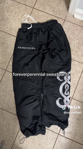 Fall Modest Outfit Ideas: Stylish Zip-Ups for Autumn