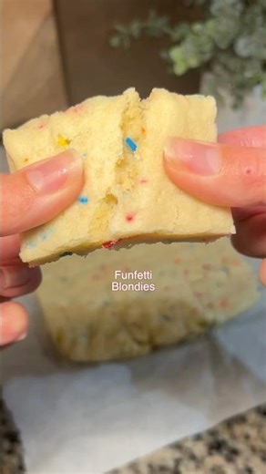 These Amazing Funfetti Blondies Are Easy To Make