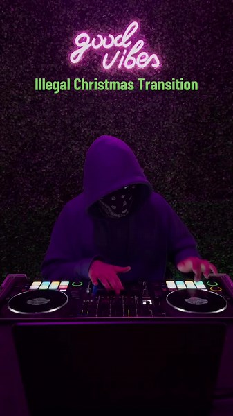 Illegal Christmas mashup 💀😭 #christmas #mdotr #turnred #alliwantforchristmas #dj #mix #mashup #remix #holiday