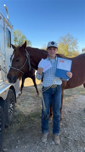 Great @scott.collins.144734 season for the W! Thanks @havenmeged for a great horse…Chloe and I are really coming together. Thank to my sponsors @willardropecompany @grassholeoutfitters @buddyswaterwell @funkaway @hevenorfeed | Tony Battle