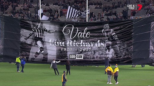 The Magpies and Hawks paid their respects to Lou Richards with this touching tribute. | AFL