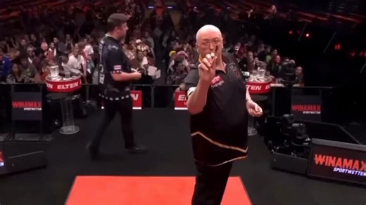 Opera-singing ref dubbed 'German Eye Candy' steals show with amazing 180 call