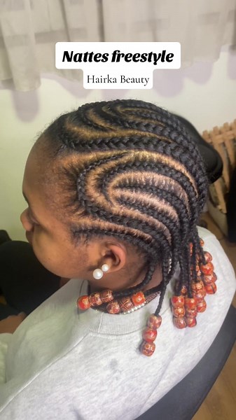 Tuto coiffure : Nattes collé freestyle avec perles - Conseils capillaires afro