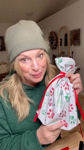 😩 Still spending hours cutting paper and chasing tape rolls? These Christmas Gift Bags wrap your gifts in seconds — just drop, pull, and done 🎄 No mess. No stress. Just beautiful gifts ready for the tree ✨ These will be discontinued for the season on December 1 – so don’t wait! Get yours at: themilacollection.com/products/festivegiftbags | The Mila Collection