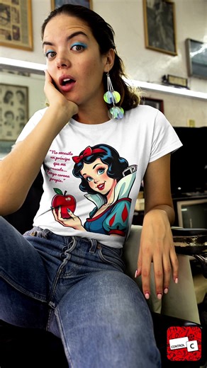 ✨ ANTES PRINCESAS. AHORA REINAS. ✨ Crecimos soñando con cuentos de hadas. Esperando finales felices. Esperando ser rescatadas. Hoy no esperamos. Hoy decidimos. Hoy gobernamos nuestro propio reino. Esta colección es para mujeres que ya no piden permiso. Para las que aprendieron a levantarse solas. Para las que entendieron que la corona no se hereda… se gana. 👑 Ya no somos el personaje secundario. Somos la historia. 👸 Bienvenida a tu nueva era 👸 #mujer #mujeremprendedora #disney #mujeresreales 
