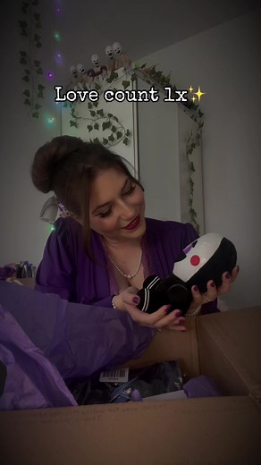 FNAF Cosplayer Unboxes Amazing Gift! 😍